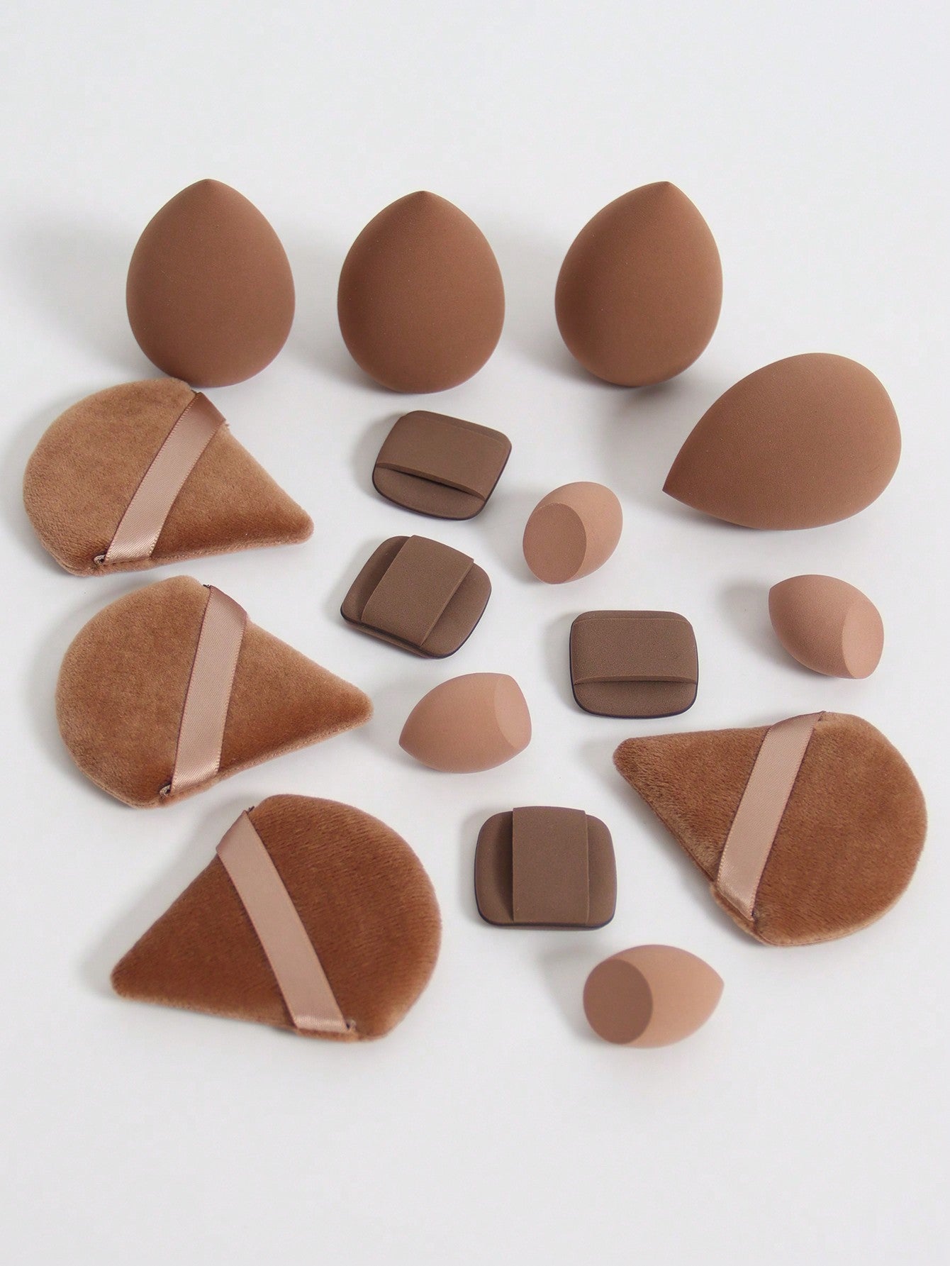 16pcs Makeup Tools Set. Consists Of 4pcs Triangle Loose Powder Puff, 4pcs Makeup Sponge, 4pcs Mini Makeup Sponge, 4pcs Mini Air Cushion Powder Puff. Made Of Ultra-Soft Velvet, Designed For Shaping, Eye And Corner Areas. Beauty Blender Foundation Mixing Co