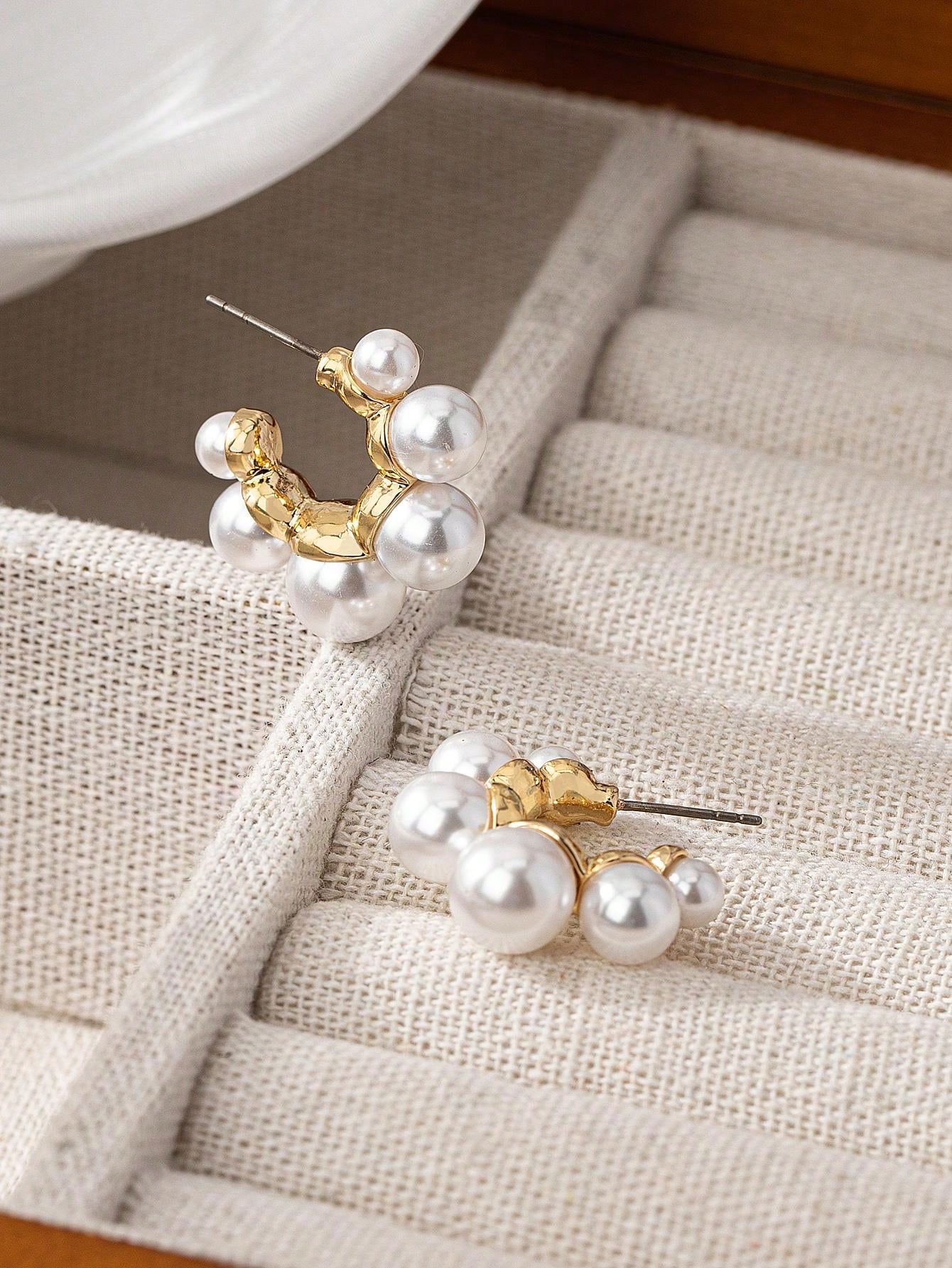 1pair Fashionable & Versatile Pearl Statement Earrings For Casual Outfits, Inspired By