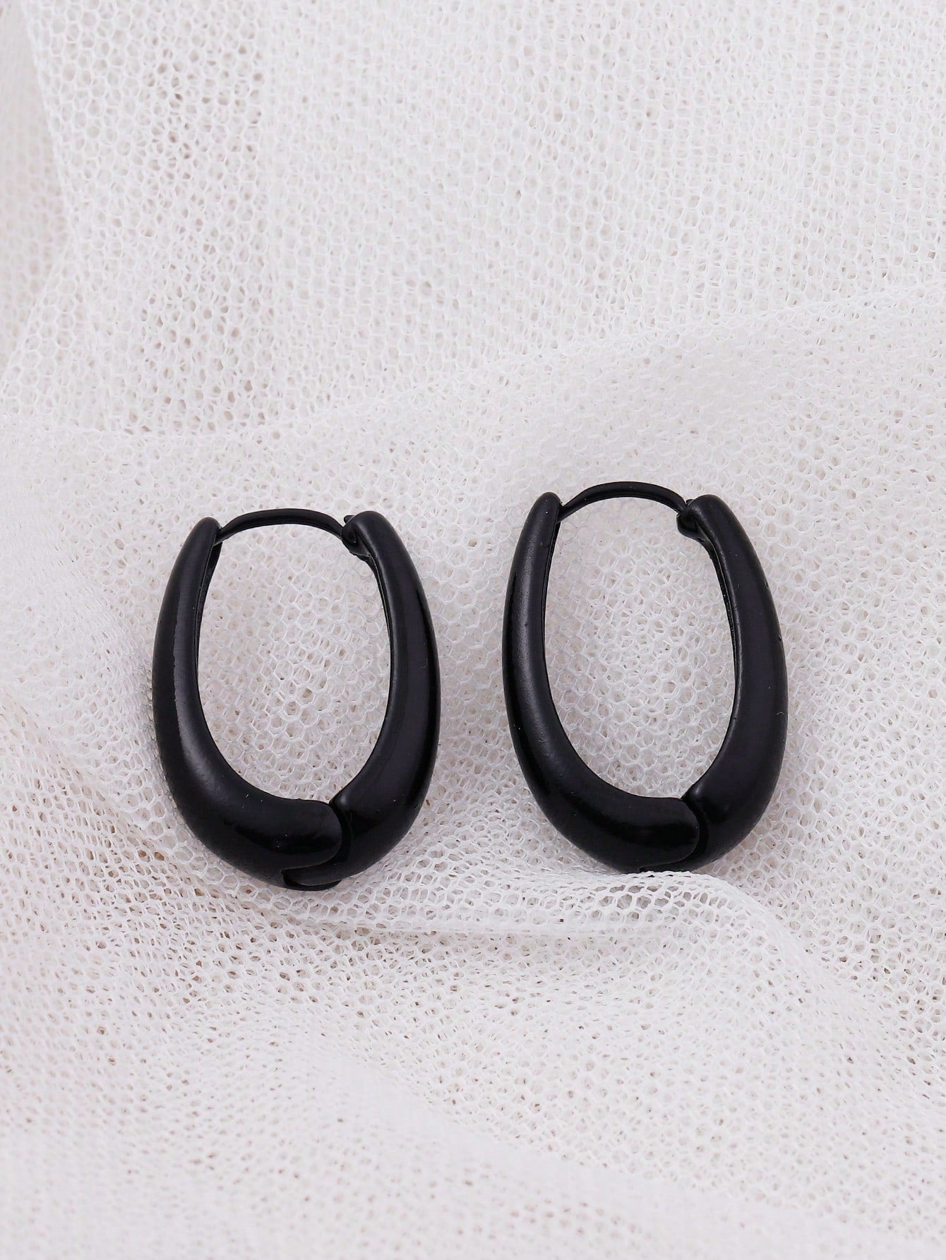 1pair New Arrivals Geometric Ellipse Hoop Earrings In Smooth Metallic Finish Retro Style Women's Accessory Ear Clip