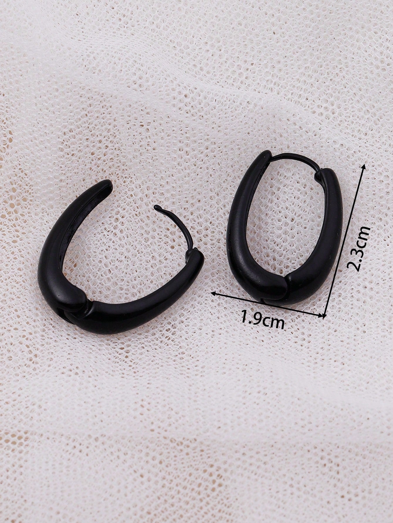 1pair New Arrivals Geometric Ellipse Hoop Earrings In Smooth Metallic Finish Retro Style Women's Accessory Ear Clip