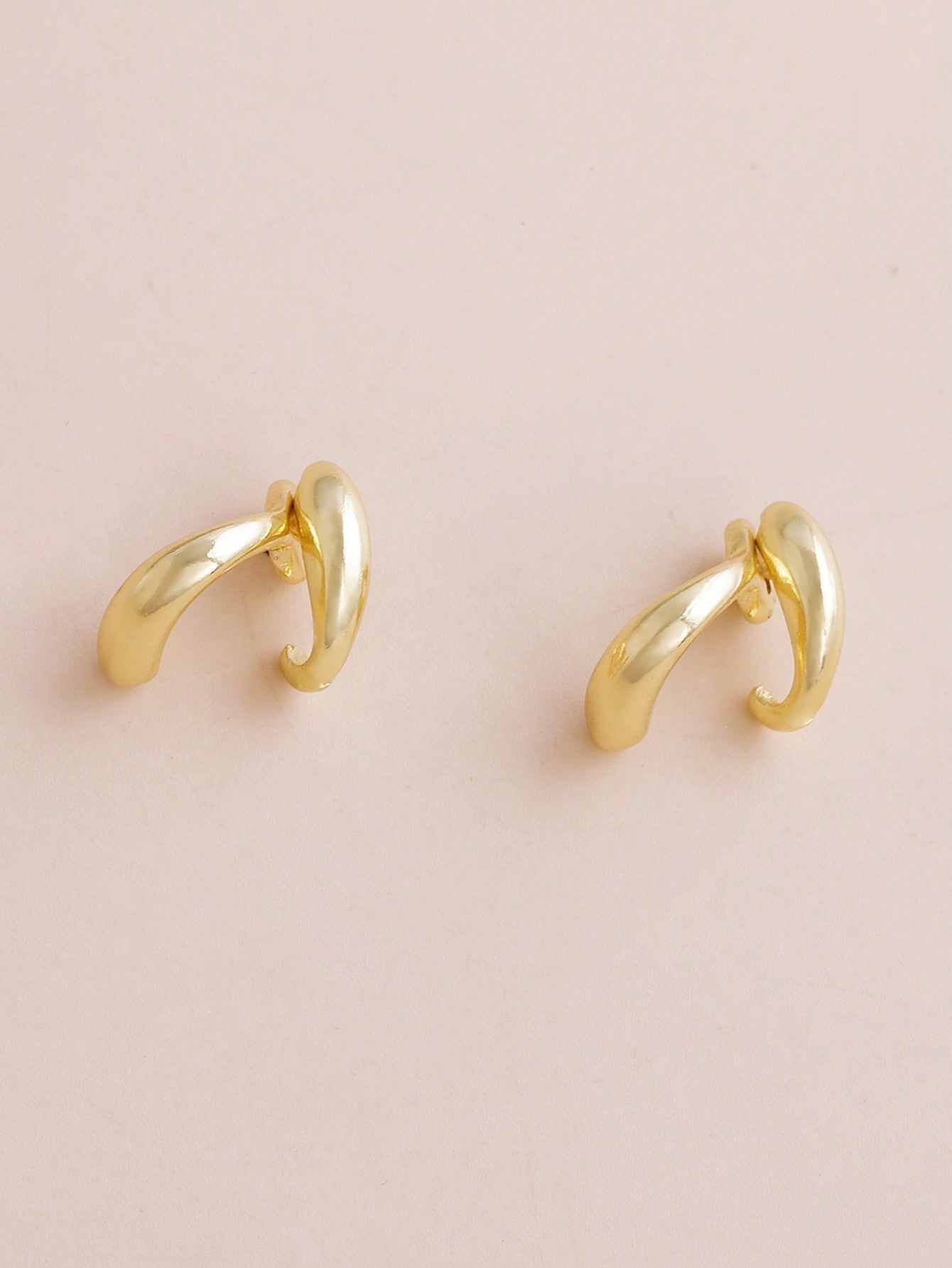 1pair New Arrivals Geometric Ellipse Hoop Earrings In Smooth Metallic Finish Retro Style Women's Accessory Ear Clip