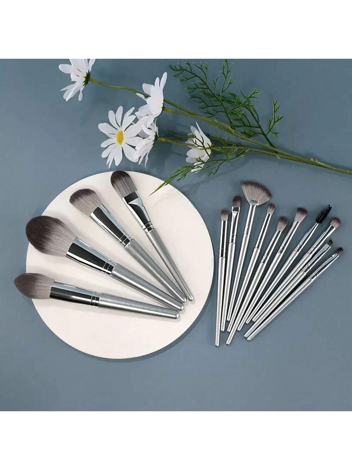 14pcs Makeup Brush & 3pcs Black Powder Puff Set, Soft Bristles For Beginners, Suitable For Blush, Foundation, Eyeshadow, Highlighter, Including 3 Different Shapes Of Powder Puff (Triangle, Fan, Sponge)