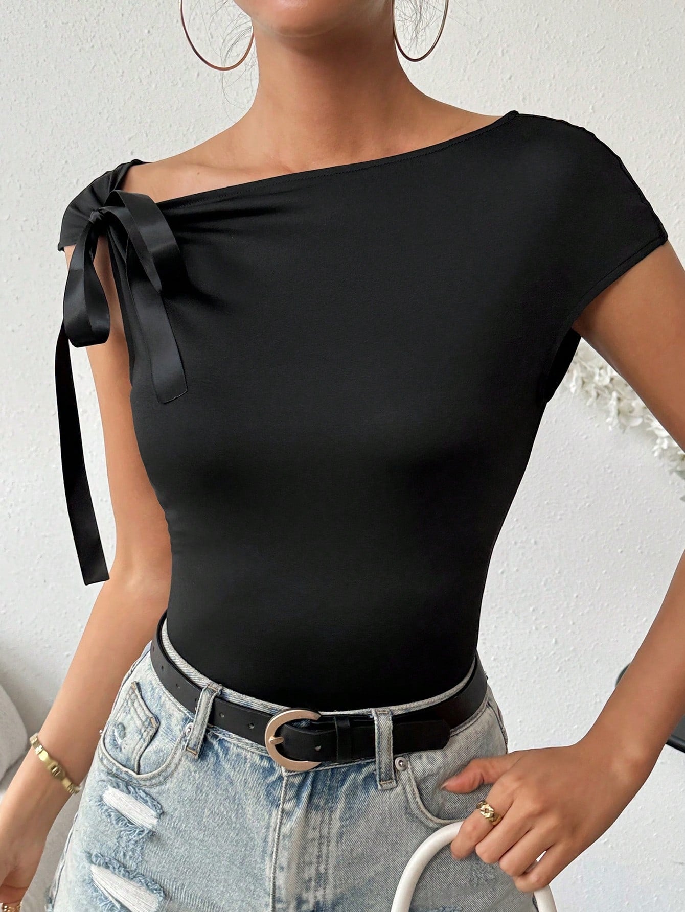 Essnce Women's Slim Fit T-Shirt With Bow Tie Belt