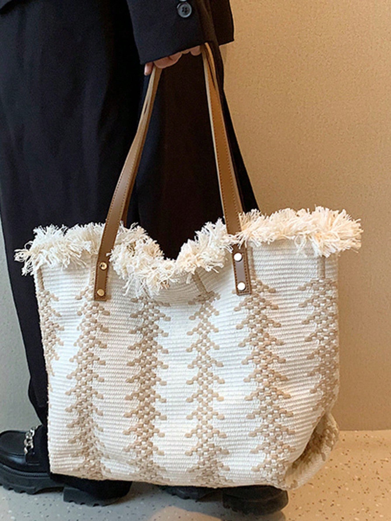 Straw Fringed Large Capacity Tote Bag, Lightweight Fashion Shoulder Bag, Exquisite Summer Beach Bag