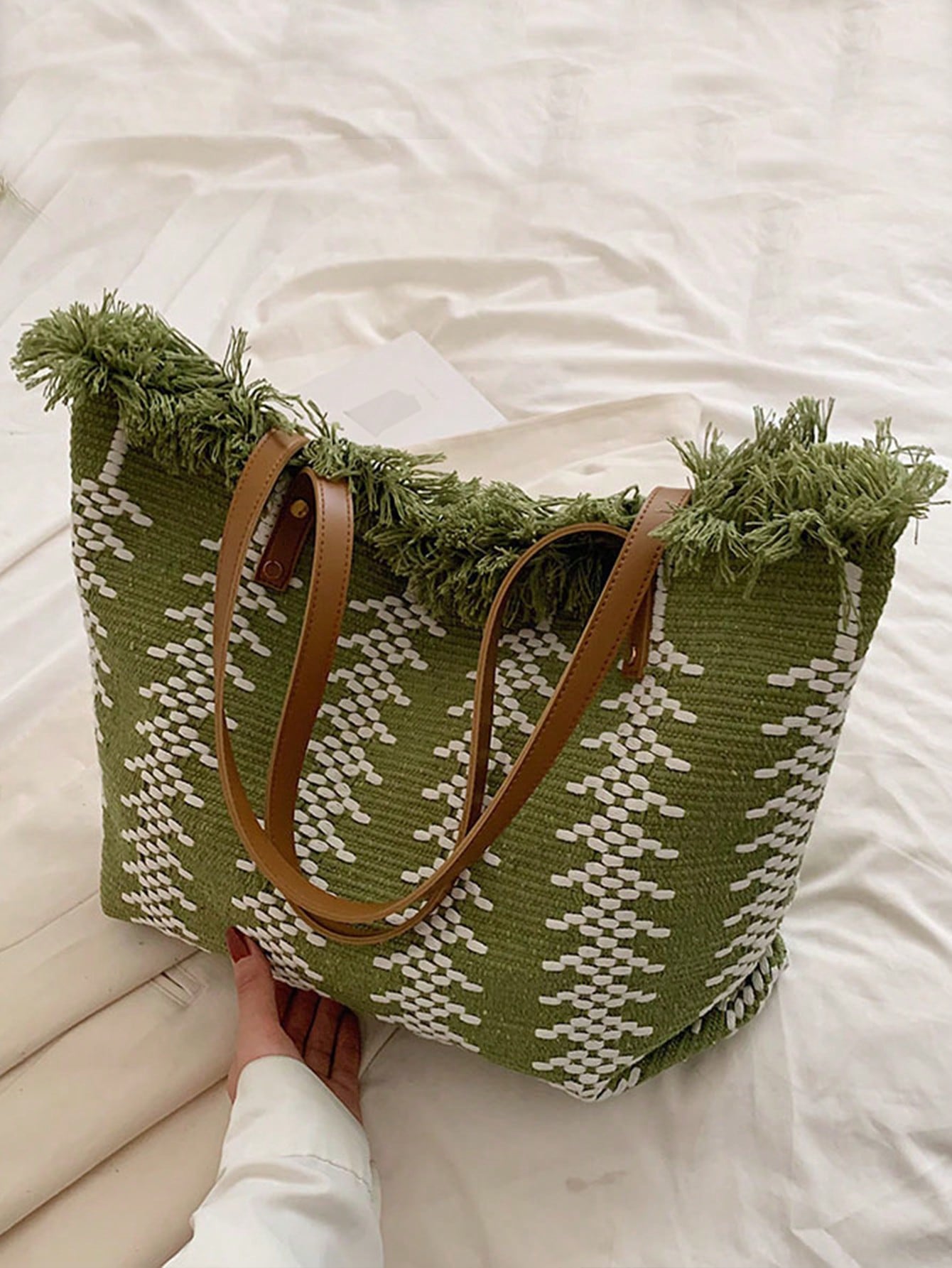 Straw Fringed Large Capacity Tote Bag, Lightweight Fashion Shoulder Bag, Exquisite Summer Beach Bag