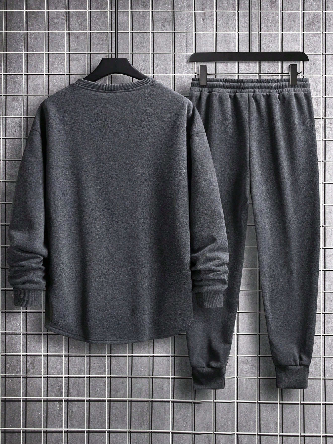 Manfinity Hypemode Men Patched Detail Sweatshirt & Drawstring Waist Sweatpants