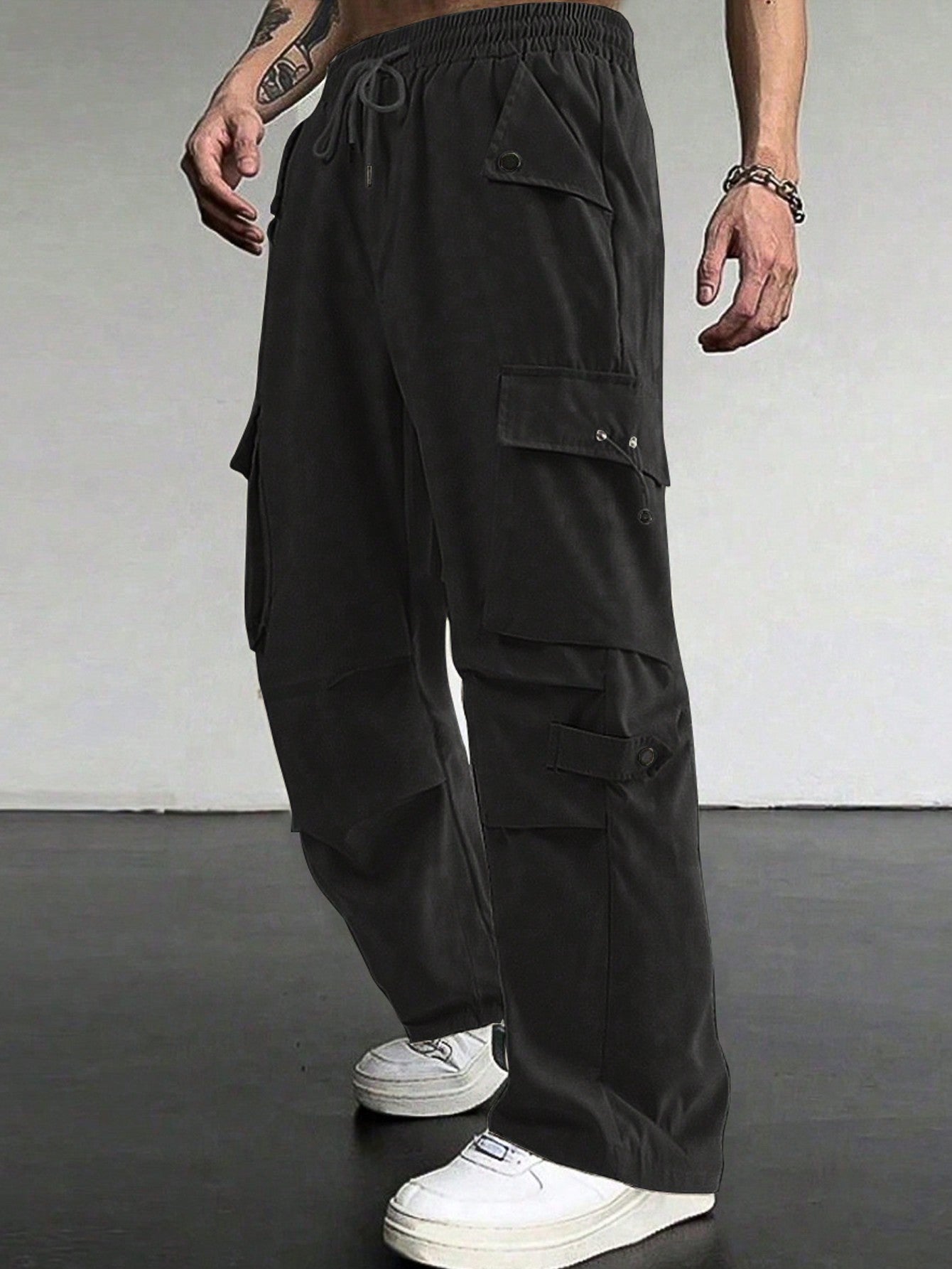 Manfinity Men's Loose Fit Cargo Pants