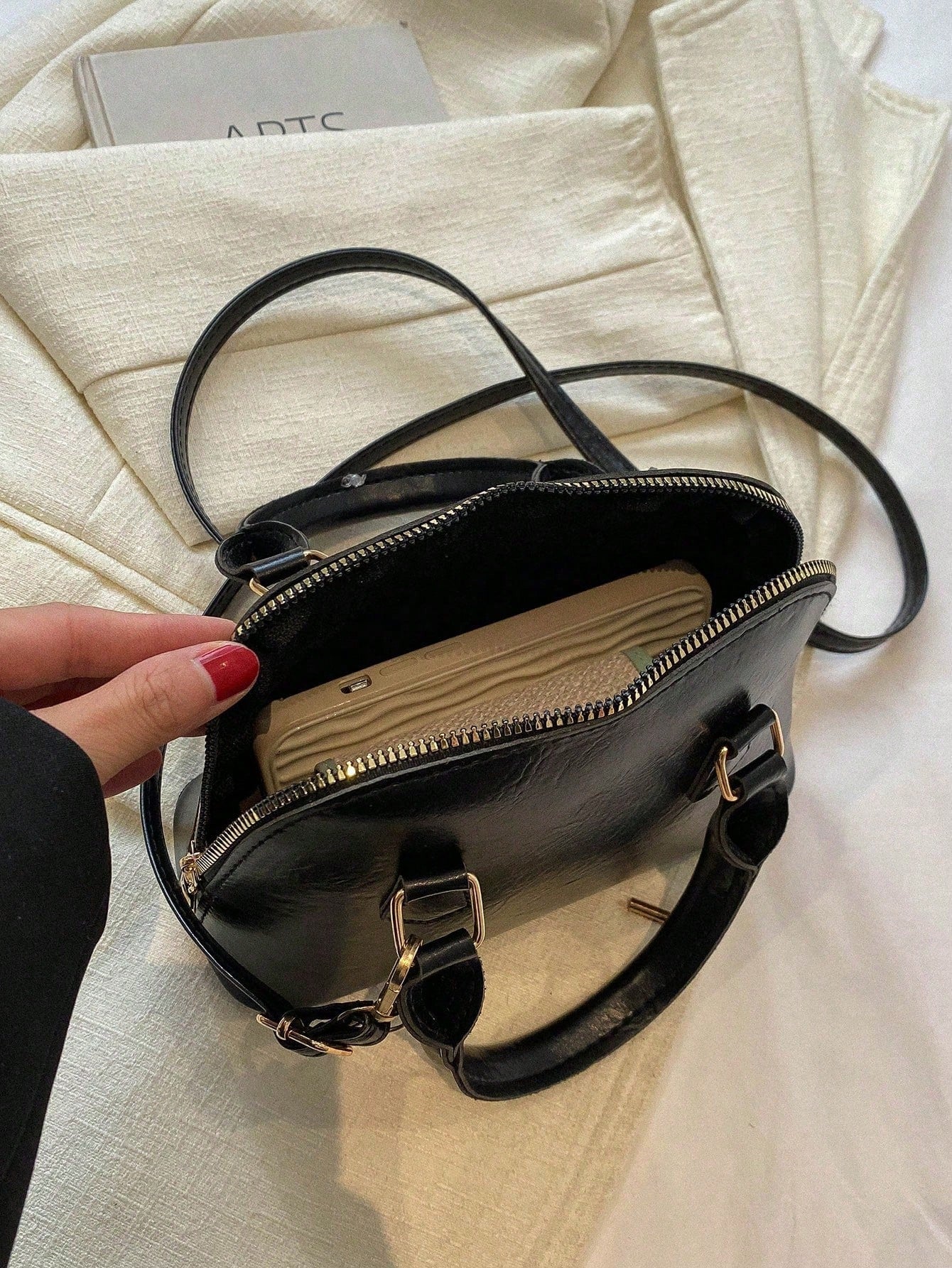 1 Piece Retro Minimalist Pure Color Tote Shell Bag Zipper Opening Shoulder Strap Adjustable Fashion Crossbody Bag Suitable For Women's Daily Casual Use