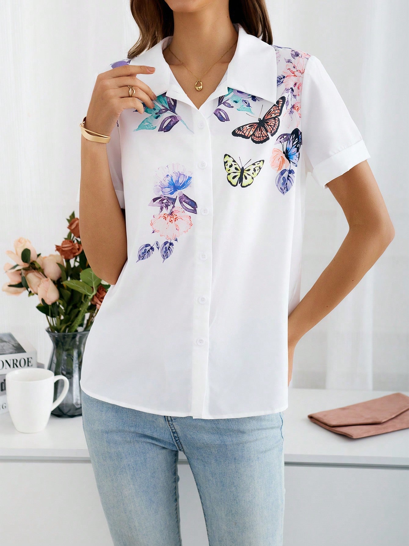 EMERY ROSE Women's Butterfly And Floral Pattern Short Sleeve Blouse