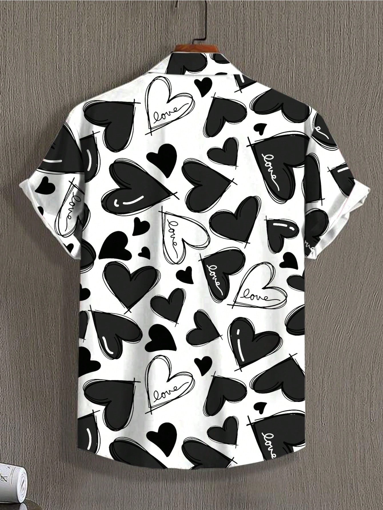 Manfinity Men's Heart Print Short Sleeve Shirt